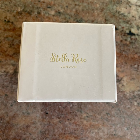 NWT - in box Silver plated tear drop sparkly earrings - Picture 2 of 4